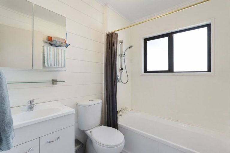 Photo of property in 2/48 Nor'east, Northcross, Auckland, 0632