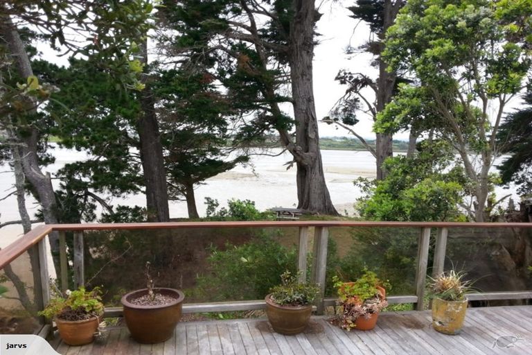 Photo of property in 23 Ferry Parade, Herald Island, Auckland, 0618