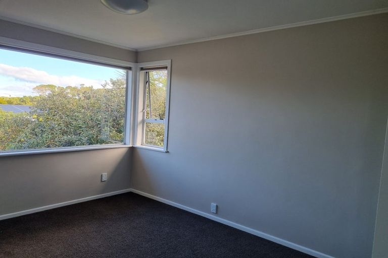 Photo of property in 7 Crystal Avenue, Glendene, Auckland, 0602