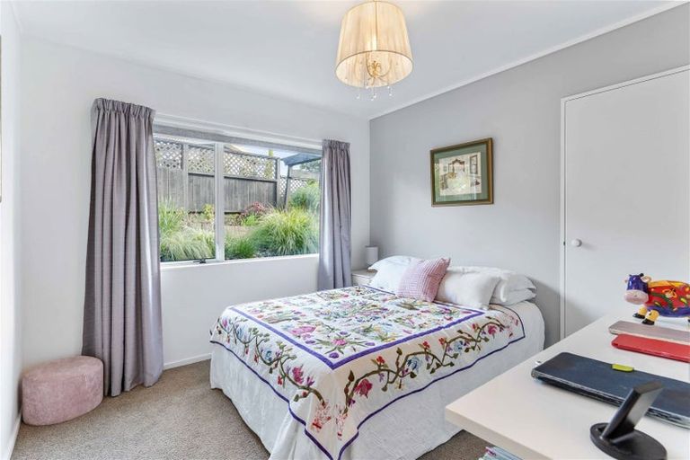 Photo of property in 1 Pelican Lane, Unsworth Heights, Auckland, 0632