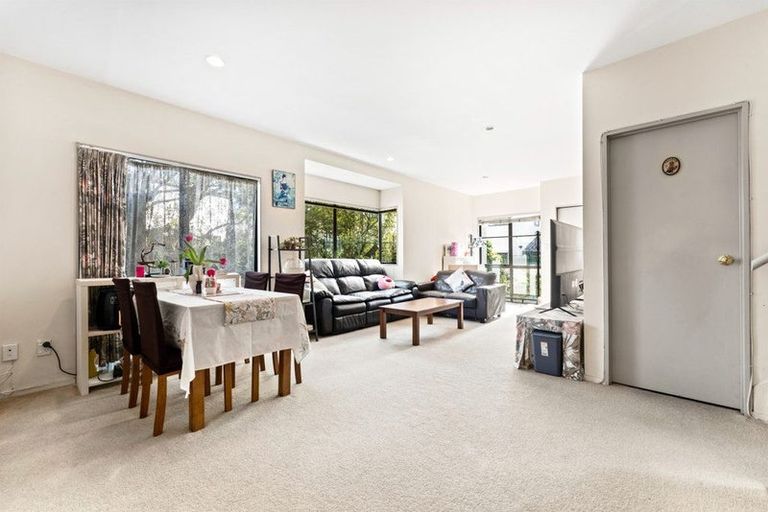 Photo of property in 1 Sun Place, Henderson, Auckland, 0612