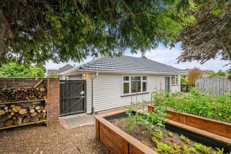 Photo of property in 1/180 Avonhead Road, Avonhead, Christchurch, 8042