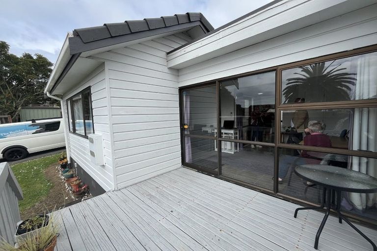 Photo of property in 2/7 Courant Place, Clover Park, Auckland, 2019