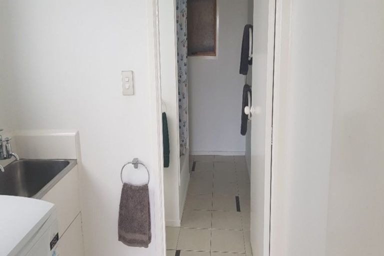 Photo of property in 11a Rahopara Street, Castor Bay, Auckland, 0620