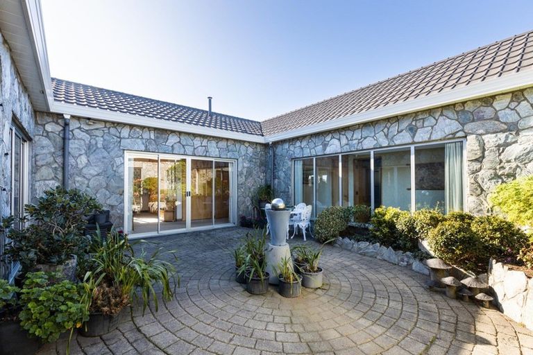 Photo of property in 166 Heta Road, Highlands Park, New Plymouth, 4312