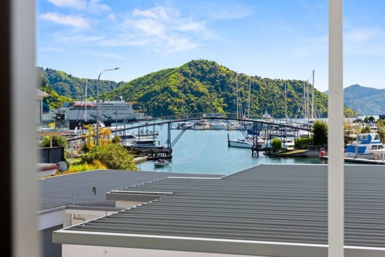 Photo of property in 1/29 Waikawa Road, Picton, 7220