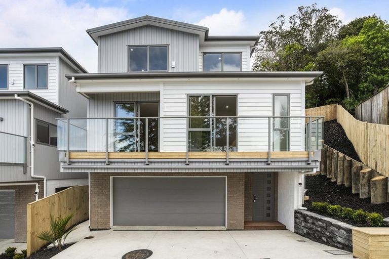 Photo of property in 1/15d Verran Road, Birkenhead, Auckland, 0626