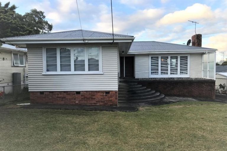 Photo of property in 37 St Leonards Road, Kelston, Auckland, 0602