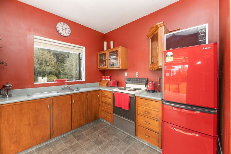 Photo of property in 23 Cross Street, Coalgate, 7673