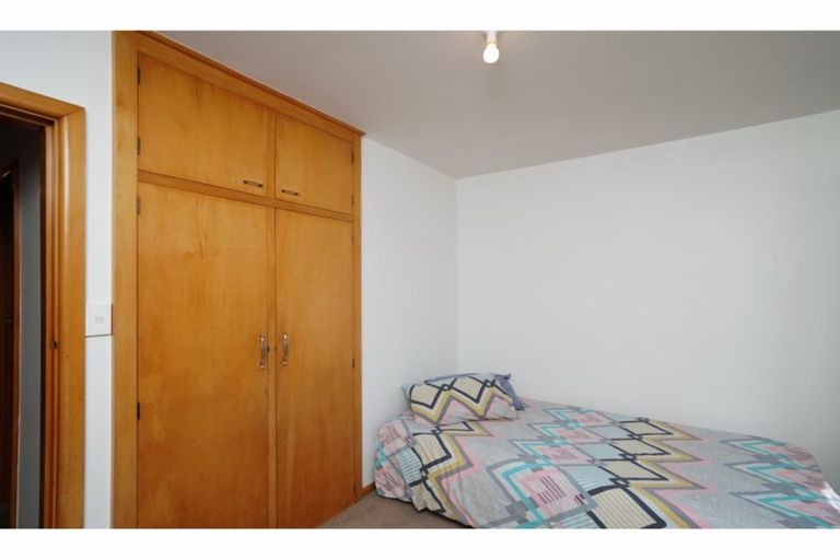 Photo of property in 80 Avonhead Road, Avonhead, Christchurch, 8042