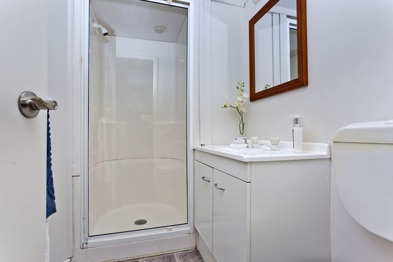 Photo of property in 8 Eucalyptus Place, Beach Haven, Auckland, 0626