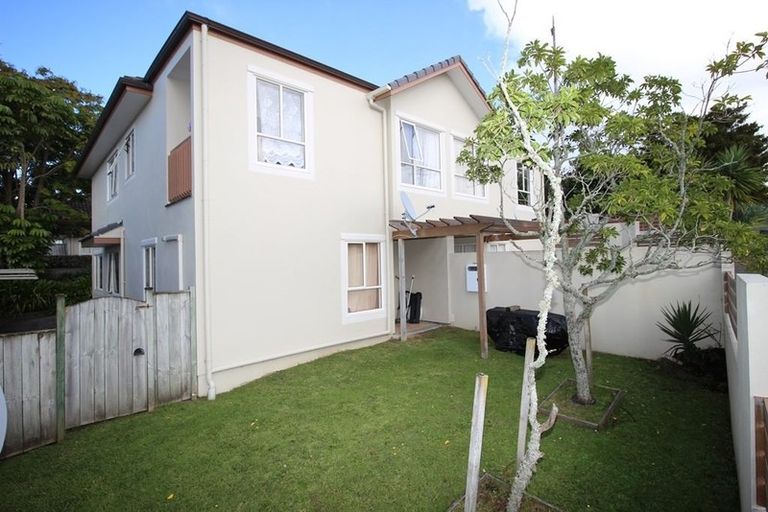 Photo of property in 2/57 Gladstone Road, Northcote, Auckland, 0627