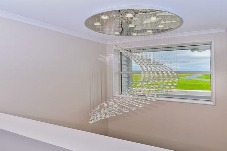 Photo of property in 16 Soaring Bird Drive, Takanini, 2112