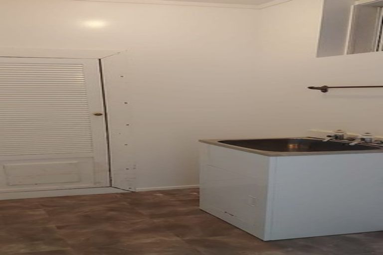 Photo of property in 12 Surat Place, Glen Eden, Auckland, 0602