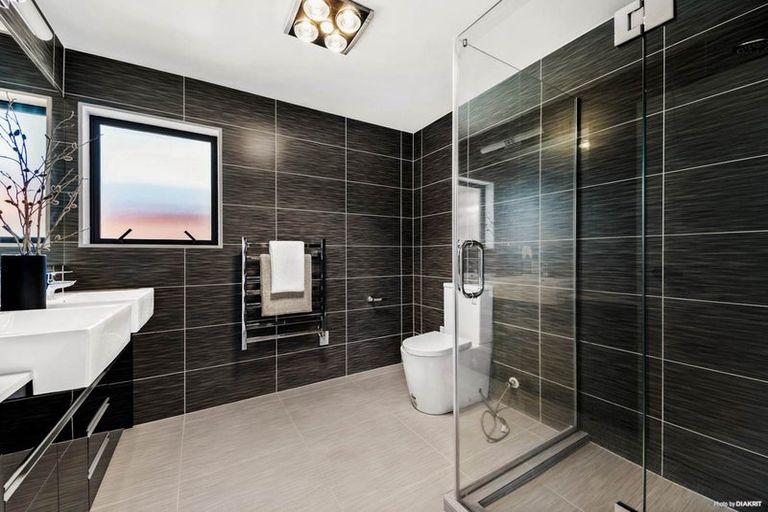 Photo of property in 9 Gwendoline Avenue, Te Atatu Peninsula, Auckland, 0610