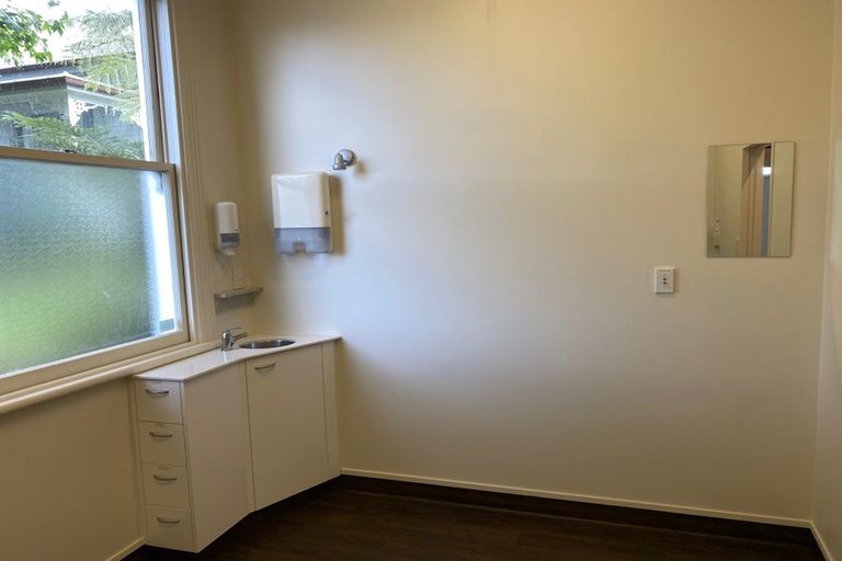 Photo of property in 146 Hinemoa Street, Birkenhead, Auckland, 0626