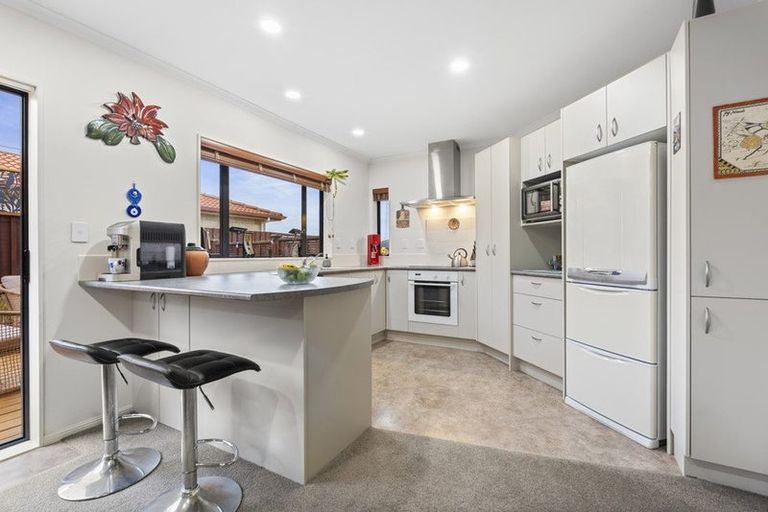 Photo of property in 44 Chesterfield Way, Orewa, 0931