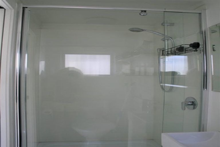 Photo of property in 5 Holgate Avenue, Herald Island, Auckland, 0618