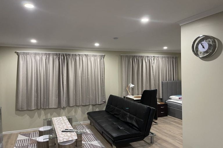 Photo of property in 3 Oswald Close, Flat Bush, Auckland, 2016