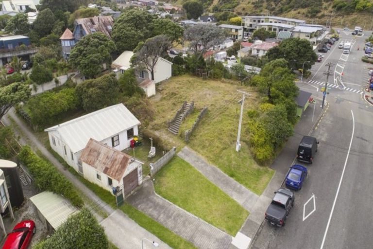 Photo of property in 1 Wellington Road, Paekakariki, 5034