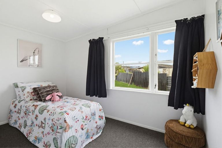 Photo of property in 4 Ashton Terrace, Castlecliff, Whanganui, 4501