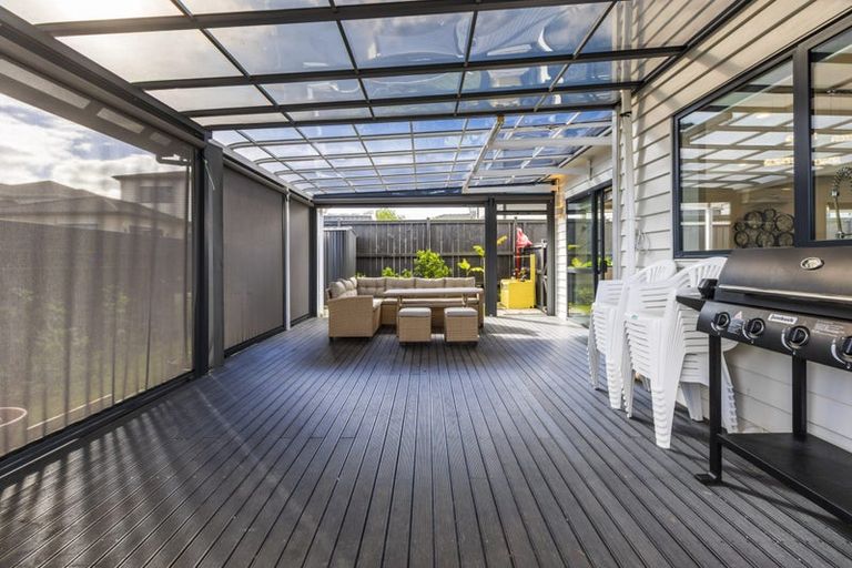 Photo of property in 76 Twin Parks Rise, Papakura, 2110