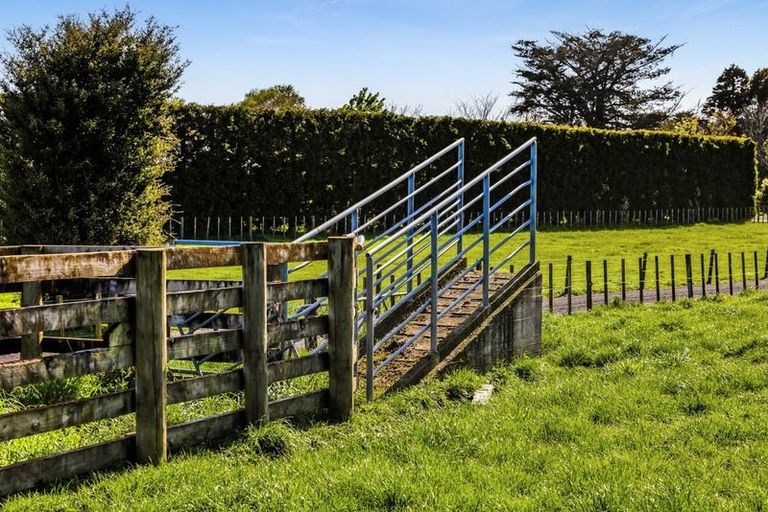 Photo of property in 274 Richmond Road, Lepperton, New Plymouth, 4373