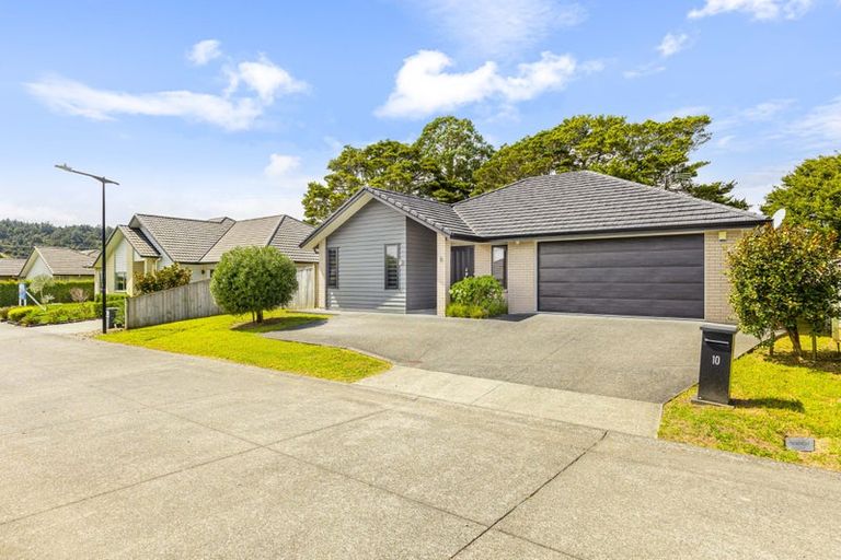 Photo of property in 10 Pititi Lane, Kumeu, 0810