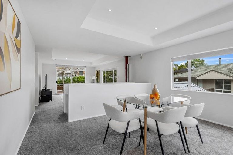 Photo of property in 5 Oystergrove Road, West Harbour, Auckland, 0618