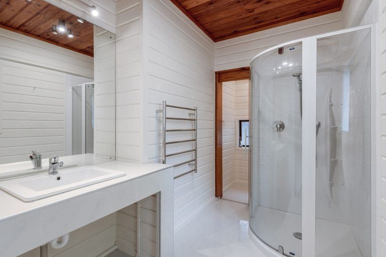 Photo of property in 33 John Downs Drive, Browns Bay, Auckland, 0630