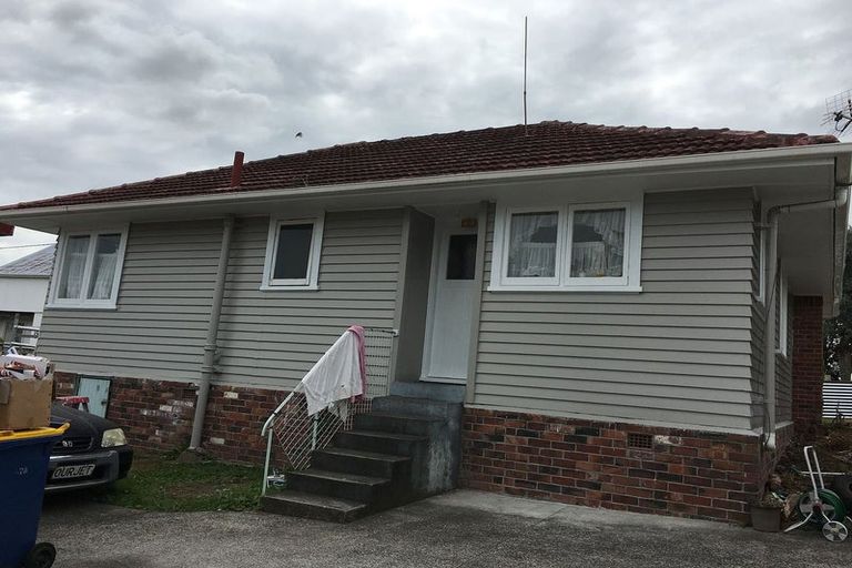 Photo of property in 32a Toru Street, Te Atatu Peninsula, Auckland, 0610