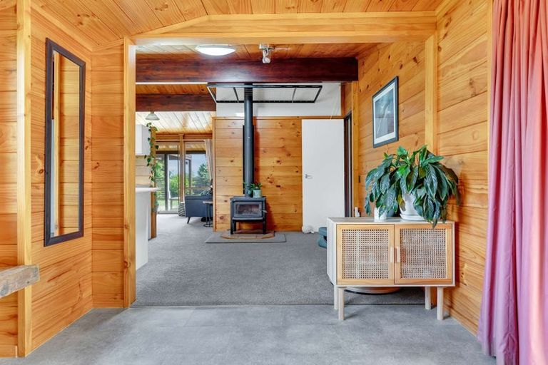 Photo of property in 1 Tupara Crescent, Kawaha Point, Rotorua, 3010