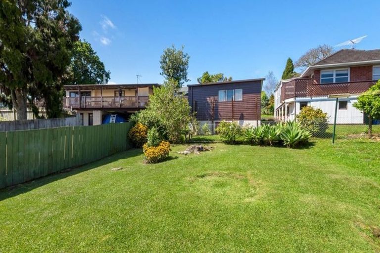 Photo of property in 2/479 Glenfield Road, Glenfield, Auckland, 0629