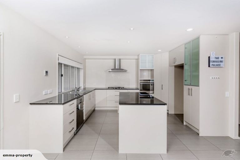 Photo of property in 22 Terrasini Drive, Flat Bush, Auckland, 2019