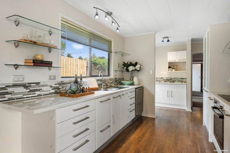 Photo of property in 18 Contessa Drive, Glenfield, Auckland, 0629