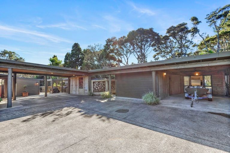 Photo of property in 193 Valley Road, Waimauku, 0881
