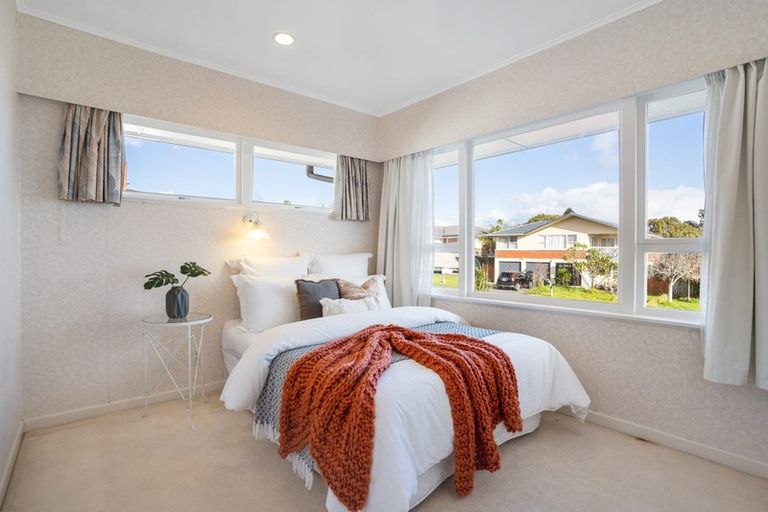 Photo of property in 25 The Crest, Sunnyhills, Auckland, 2010