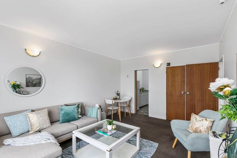 Photo of property in Hobson Court Flats, 62/70 Hobson Street, Thorndon, Wellington, 6011