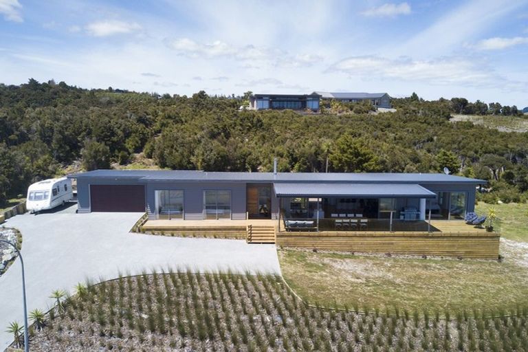 Photo of property in 16 Sunrise Place, Cable Bay, 0420