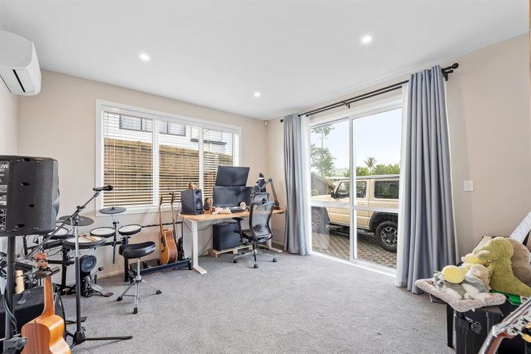 Photo of property in 7 Marlin Street, West Harbour, Auckland, 0618
