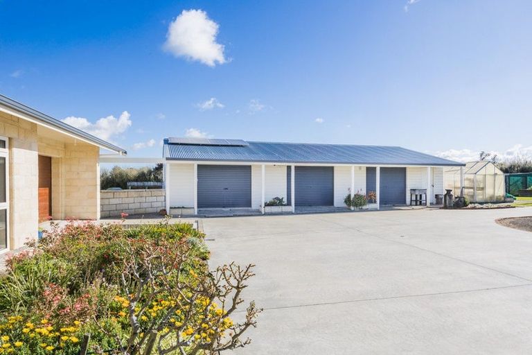 Photo of property in 63 Sutherland Road, Sanson, Palmerston North, 4479