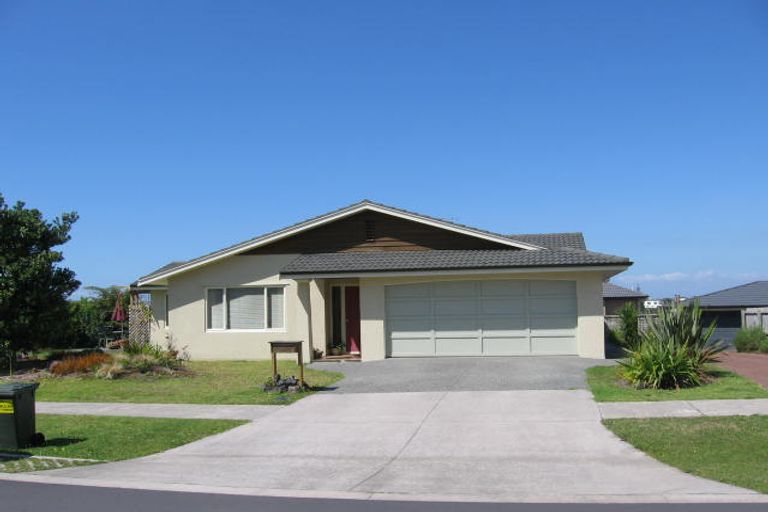 Photo of property in 19 Coventry Way, Long Bay, Auckland, 0630