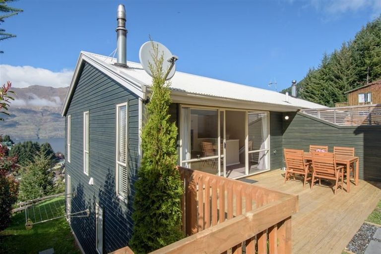 Photo of property in 2a Bird Place, Fernhill, Queenstown, 9300