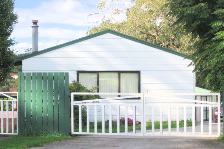 Photo of property in 2/98 Chislehurst Street, Henderson, Auckland, 0612