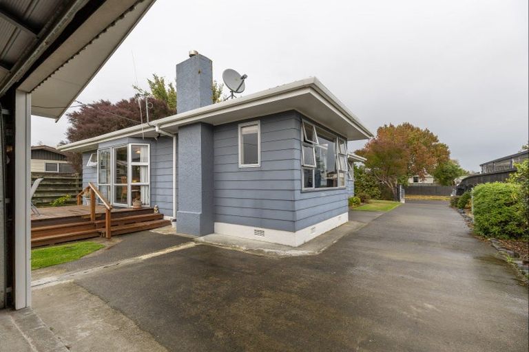 Photo of property in 19 Dunk Place, Milson, Palmerston North, 4414