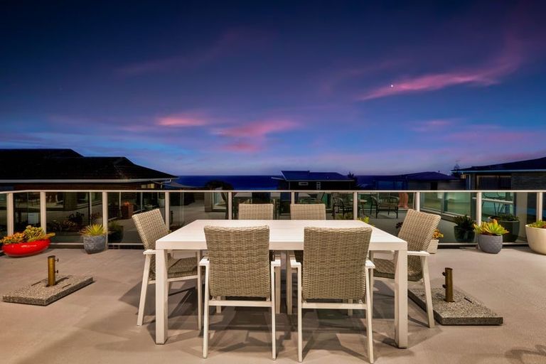 Photo of property in 2/5 Beach Street, Fitzroy, New Plymouth, 4312