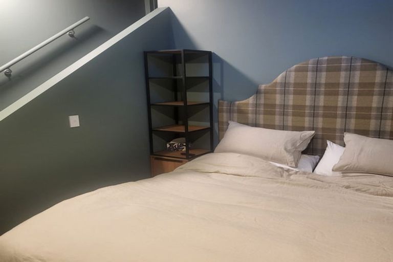 Photo of property in 8a Hawkhurst Road, Lyttelton, 8082