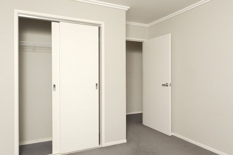 Photo of property in 11a Barron Drive, Green Bay, Auckland, 0604