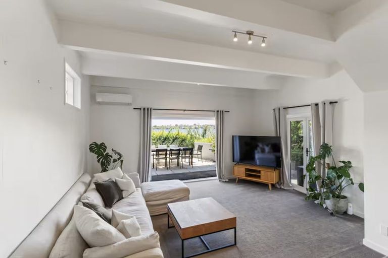 Photo of property in 1/38 Kitchener Road, Milford, Auckland, 0620