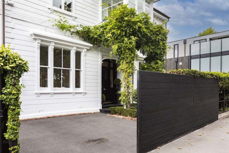 Photo of property in 26 Cranmer Square, Christchurch Central, Christchurch, 8013